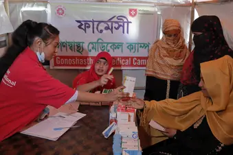 Im Flüchtlingscamp in Cox´s Bazar in Bangladesch: Die Malteser kümmern sich mit ihren gesundheitsangeboten vor allem um Frauen, Kinder und ältere Menschen. Foto: Gelal/ Malteser International.