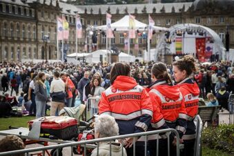 Malteser Sanitäterinnen während des Katholikentages 2022 in Stuttgart. Foto: Lux