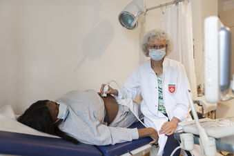 Begleitung einer schwangeren Frau in der MMM-Einrichtung in Stuttgart. Foto: Vierfuss