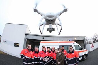 Die neue Drohne der Malteser in Bad Honnef im Kreise der Helfer