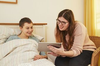 Symbolbild: Junge Menschen, die hospizlich begleitet werden. Foto: Lisa Beller/Malteser