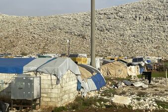 Notdürftige Behausungen bieten den vom Erdbeben betroffenen Menschen ein unzureichendes Dach über dem Kopf. Foto: Malteser International